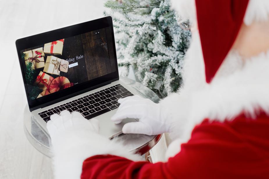 santa checking website