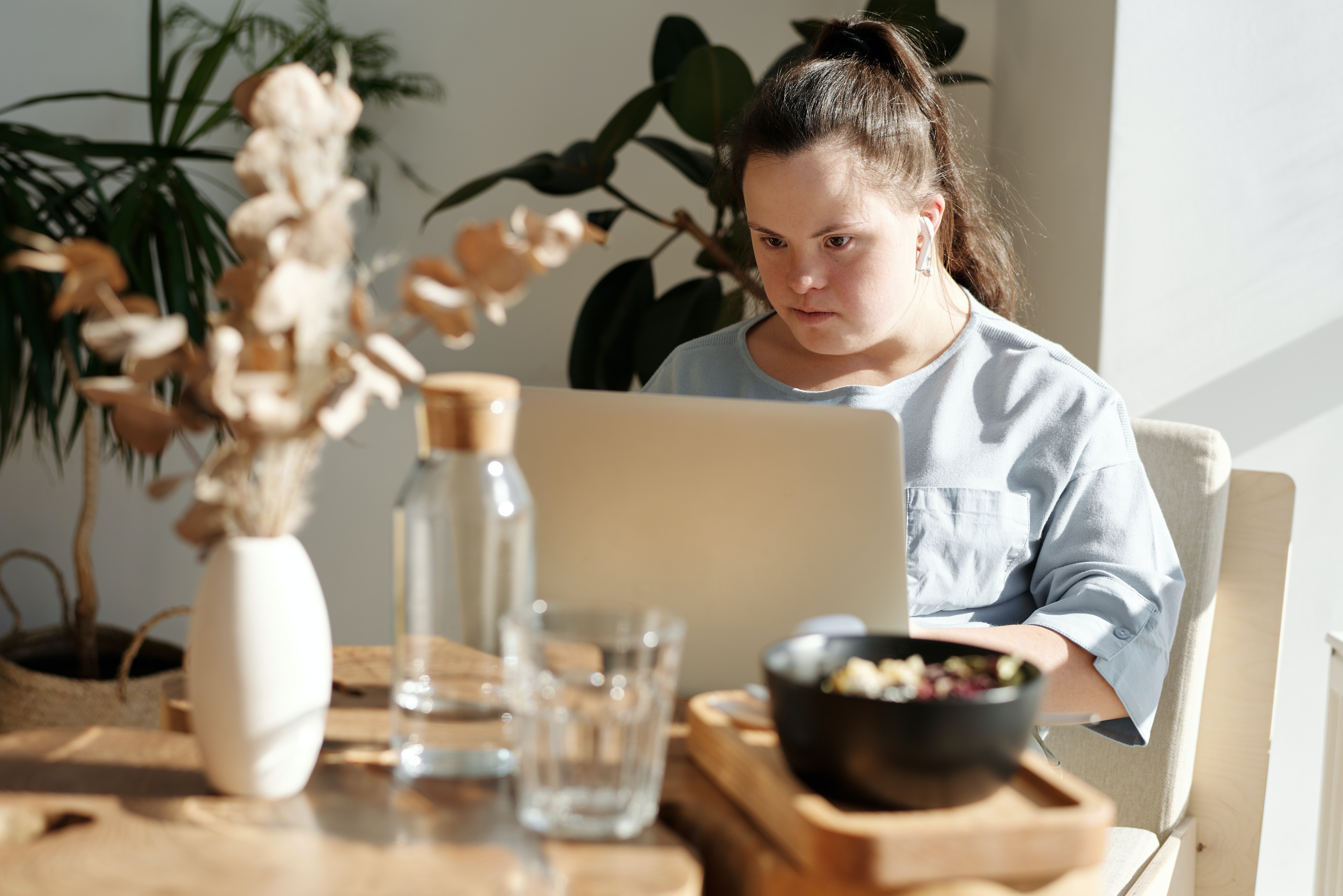 person with down syndrome accessing the computer